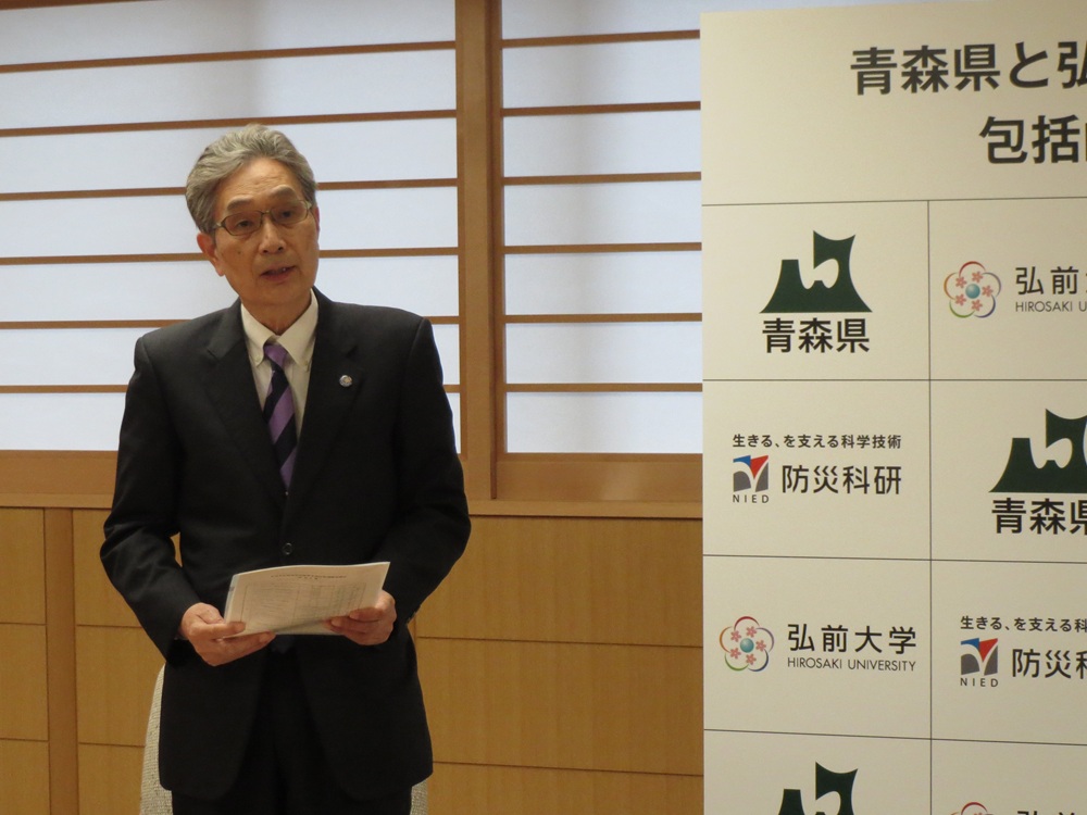 （挨拶をする福田学長）