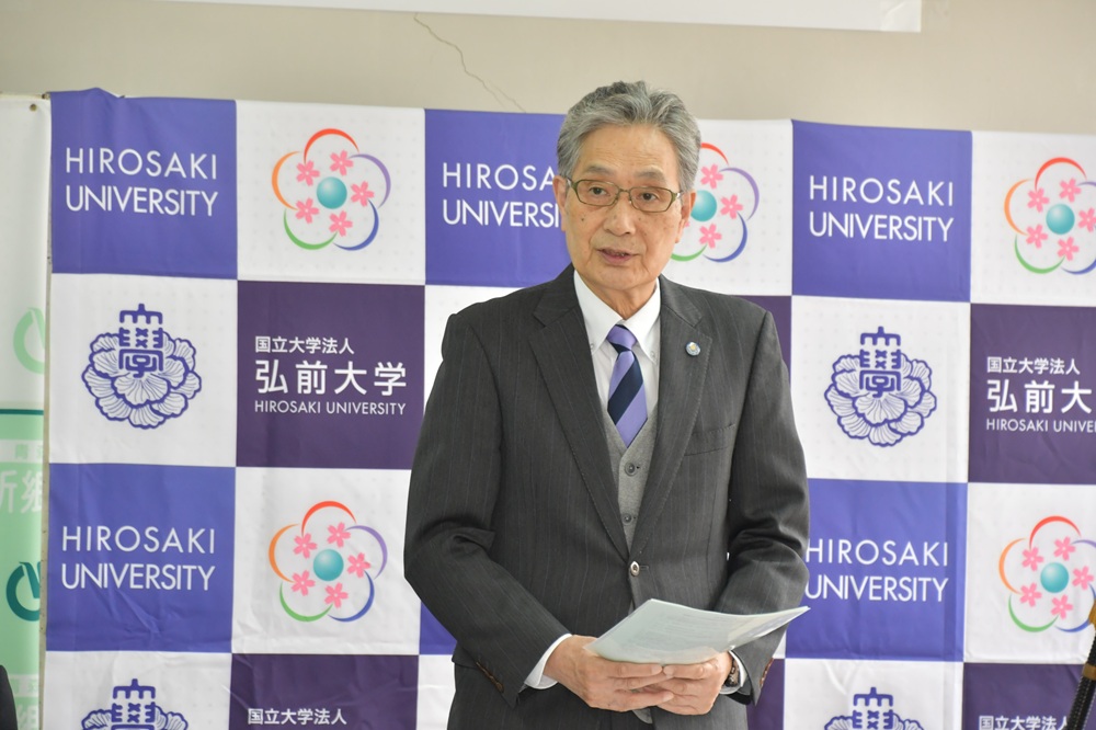 挨拶をする福田学長